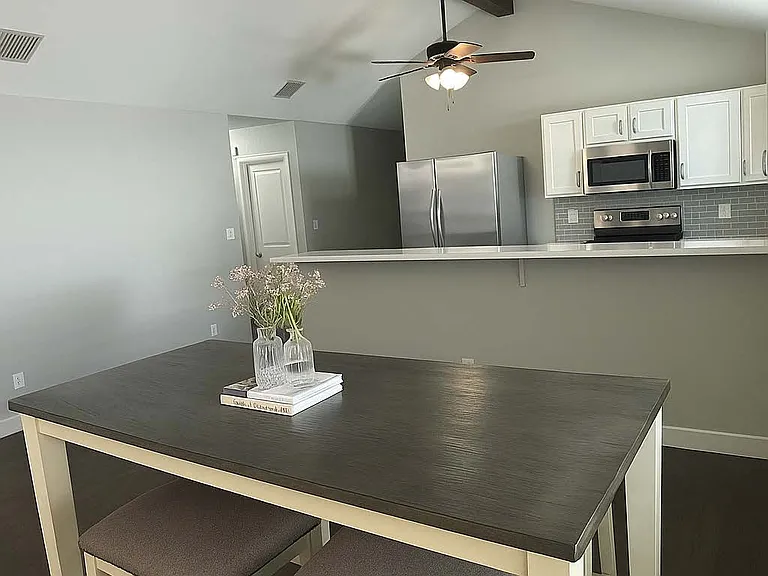 1008 N Bishop St — Photo 11