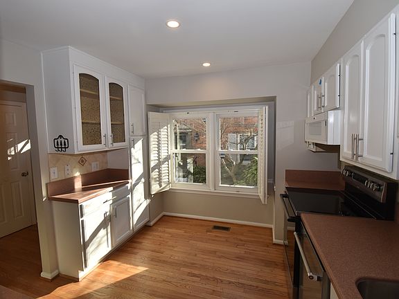 5th image of 1342 Chetworth Ct