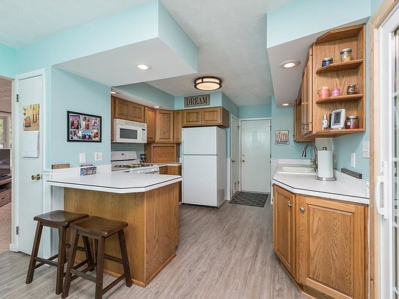 2nd image of 59106 Spearmint Dr