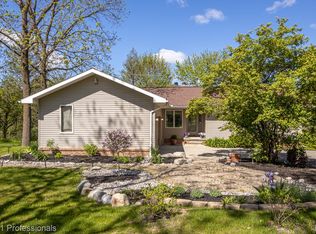 943 N Hacker Rd, Howell, MI 48843