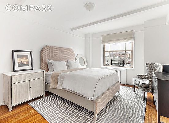 4th image of 302 W 12th St APT 7E