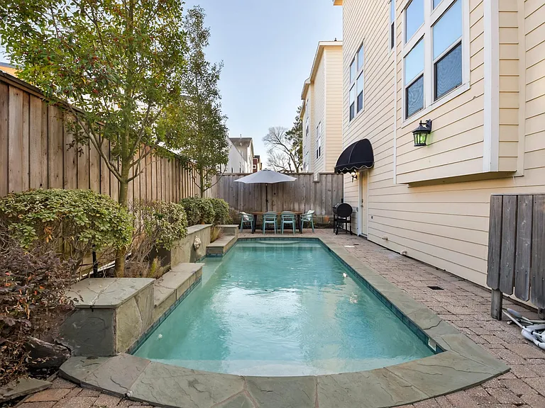 1202 W 25th St — Photo 22