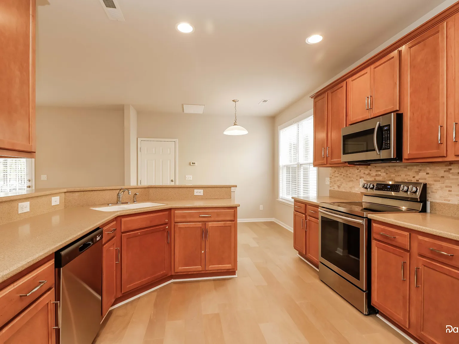4 bed, 2.5 bath, 2864 sqft, $2,475 — Photo 4