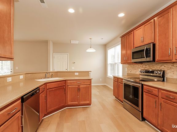 4th image of 114 Red Leaf Blvd