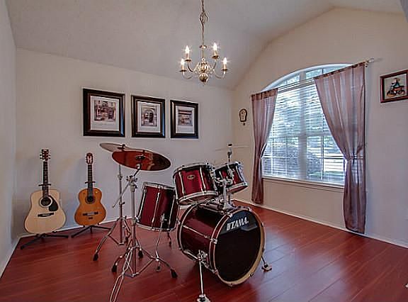 4th image of 2053 Caitlin Dr