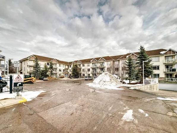 5200 W 44th Ave NE #2215, Calgary, AB T1Y 7L4