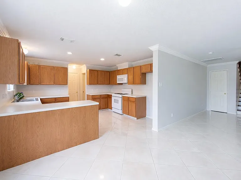 6430 Binalong Dr — Photo 4