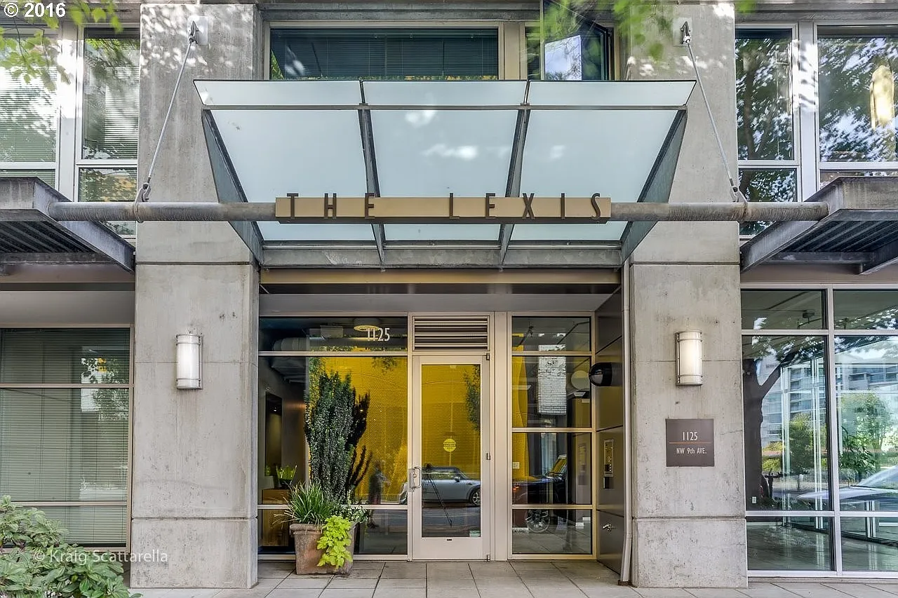 The Lexis - 1 bed/1 bath Pearl District condo w/parking/balcony/some utilities — Photo 1