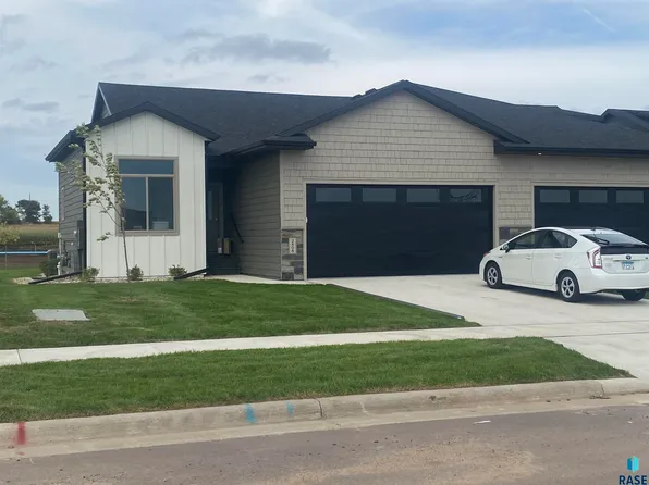 2808 E Hazelnut St, Brandon, SD 57005