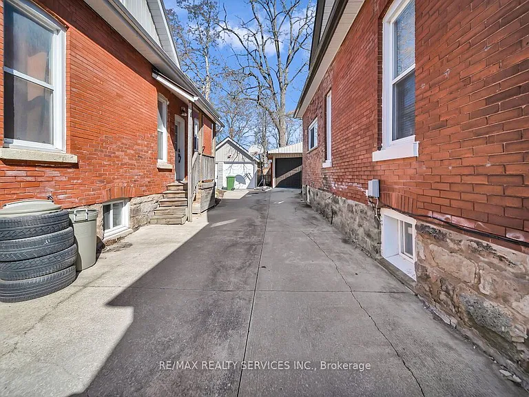 65 Moore St — Photo 8