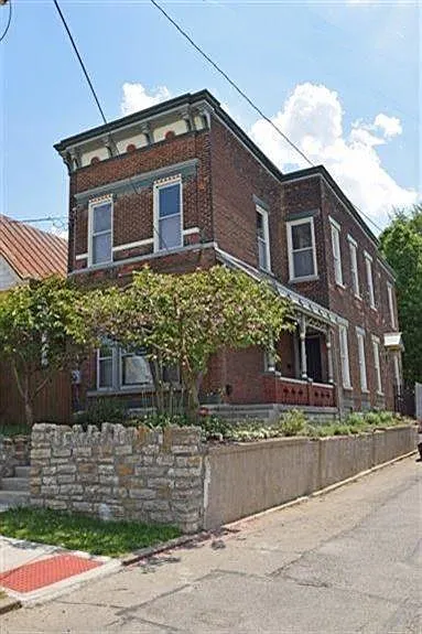 214 Adela Ave photo 1