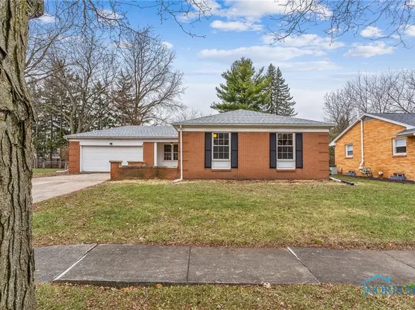 1072 Birch Dr, Perrysburg, OH 43551