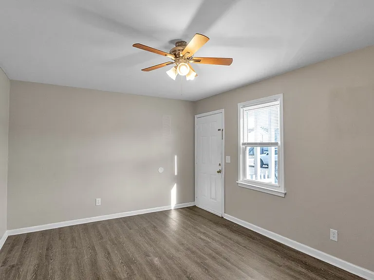 128 Calvin Ct #B — Photo 4