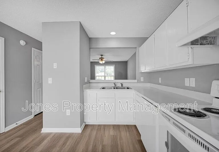 500 Jackson Park Rd #12 — Photo 14