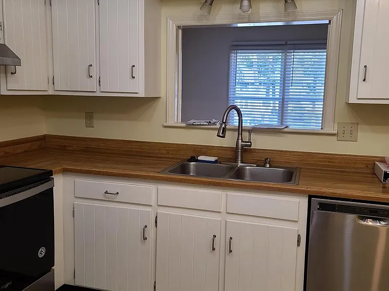 6416 Meadow View Dr — Photo 30