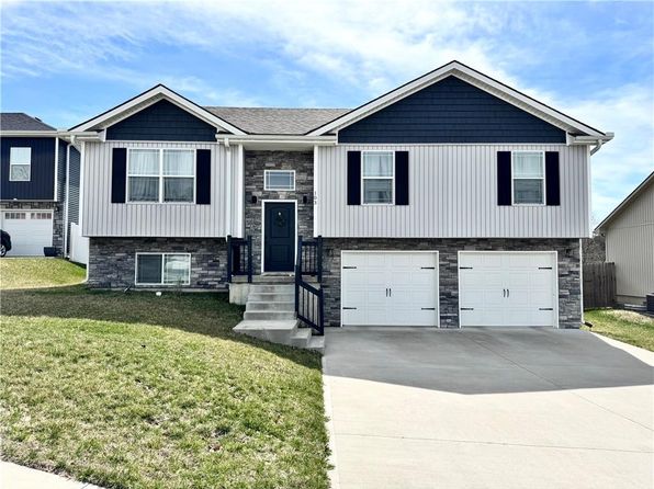 103 Division St, Knob Noster, MO 65336