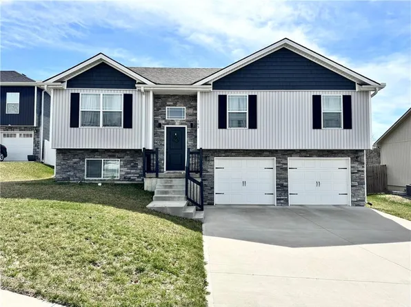 103 Division St, Knob Noster, MO 65336