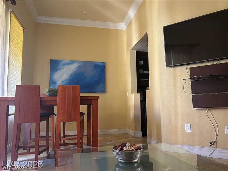1 bed, 1.0 bath, 692 sqft, $1,398 — Photo 2