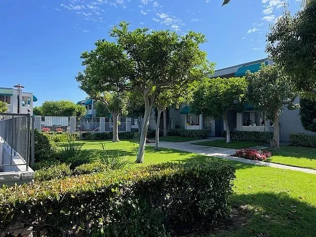 Sunset Bay III Apartment Community — Photo 3