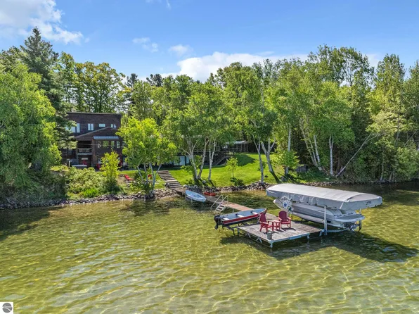 3387 N Lake Leelanau Dr, Lake Leelanau, MI 49653