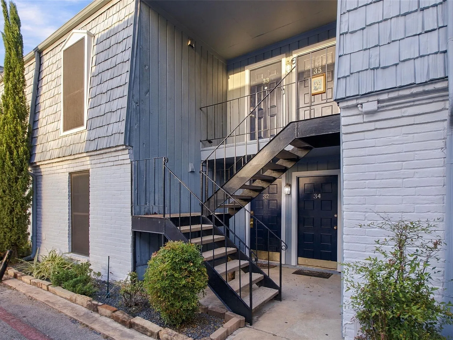 2 bed, 1.0 bath, 1156 sqft, $1,600 — Photo 4