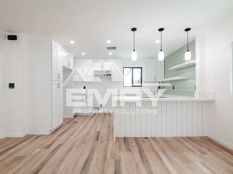 9135 Arrington Ave — Photo 4
