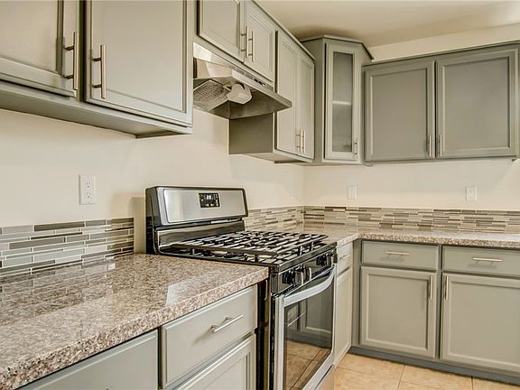4th image of 330 E 101st St #330