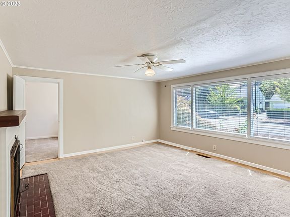 5th image of 215 NE Grant St