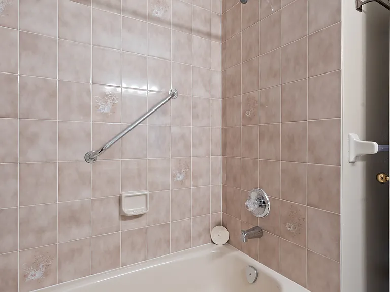90 Ontario St S #12 — Photo 24