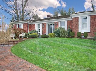 19 Taunton Ridge Rd, Newtown, CT 06470