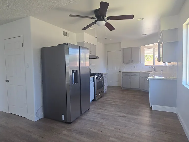 1185 Lincolnwood Cir — Photo 3