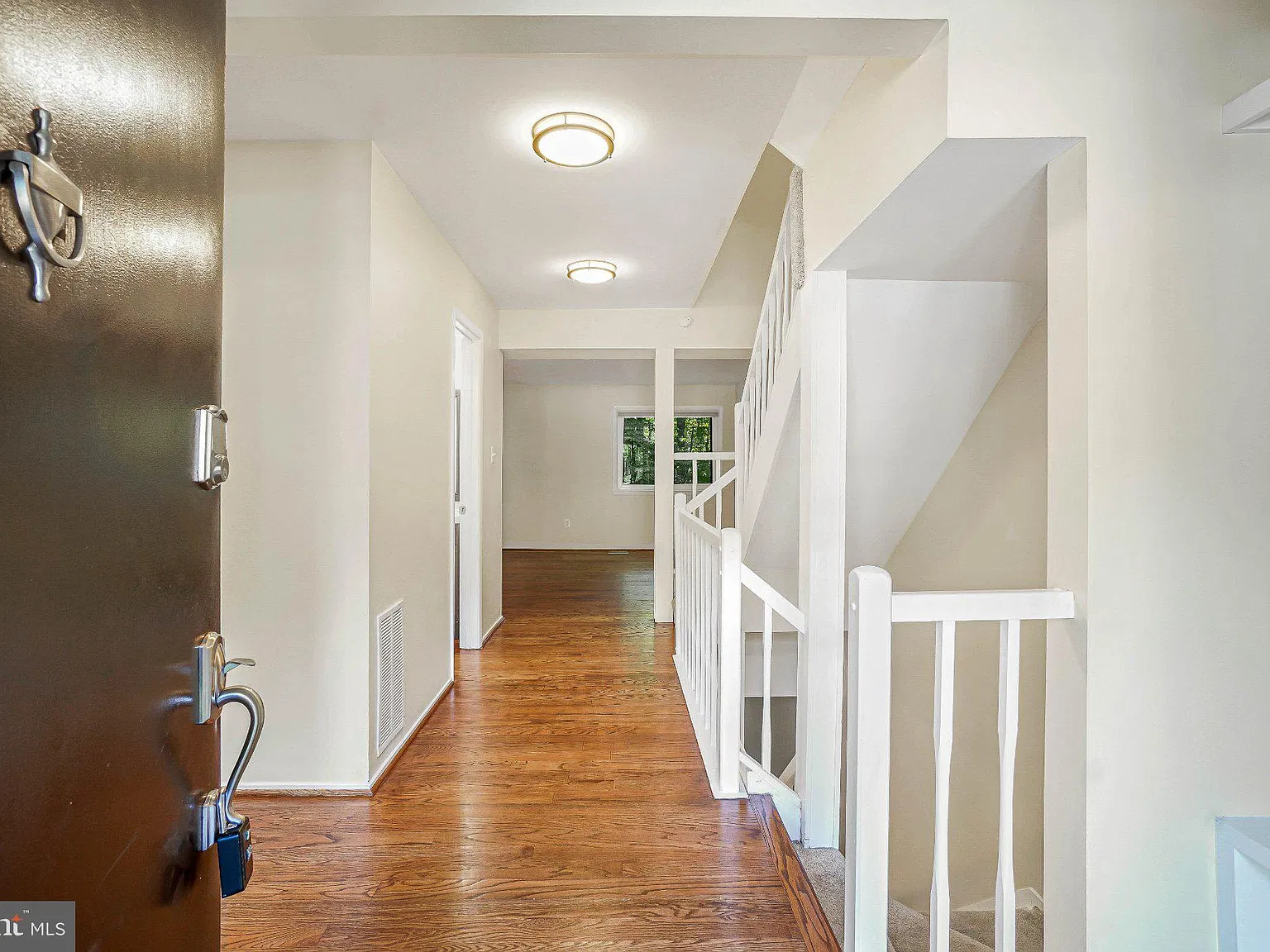 3 bed, 4.0 bath, 2248 sqft, $3,300 — Photo 3