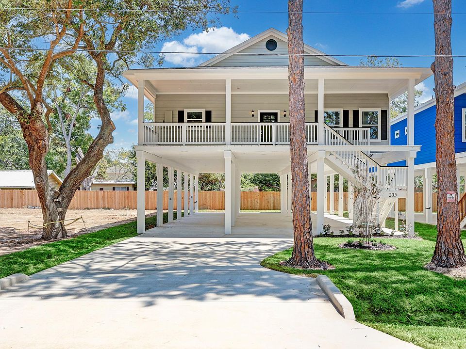 1st image of 205 West Dr