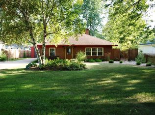 752 E River St, Spring Lake, MI 49456