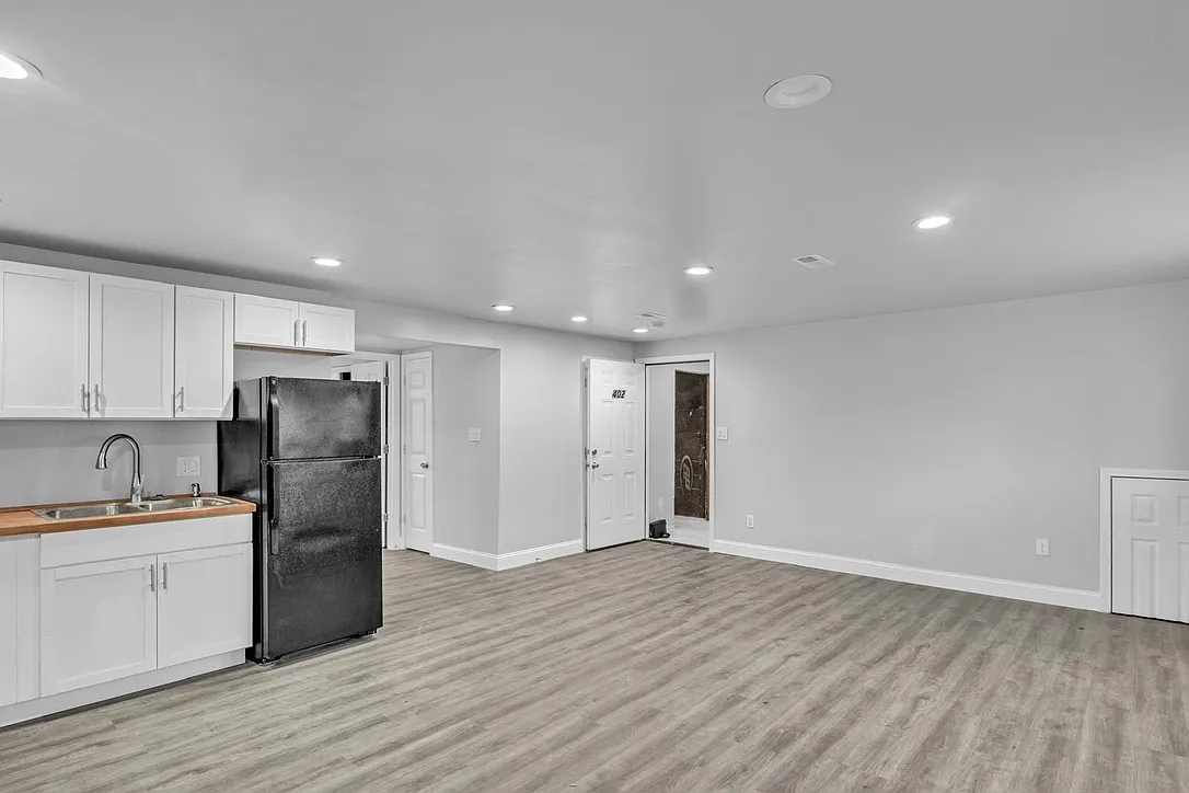 2 bed, 750 sqft, $1,200 — Photo 2