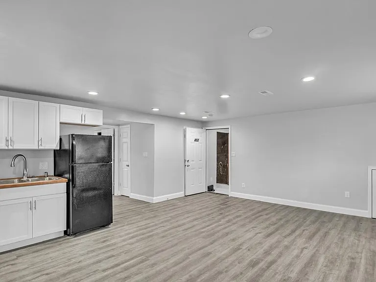 6243 E 11th St #501 — Photo 2