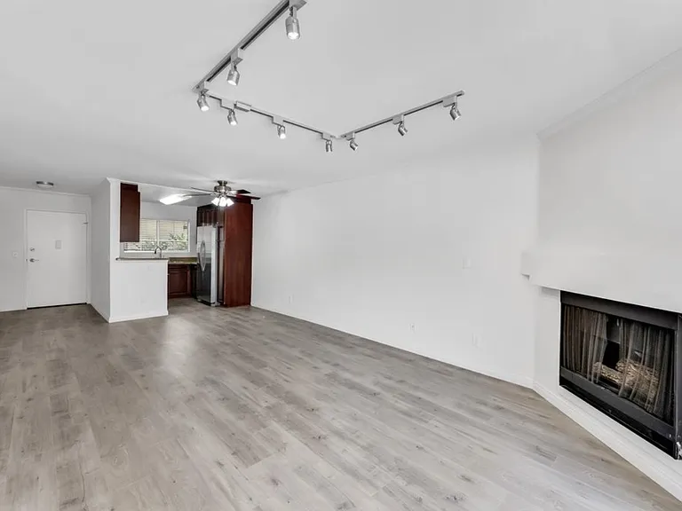 21450 Burbank Blvd #118 — Photo 3