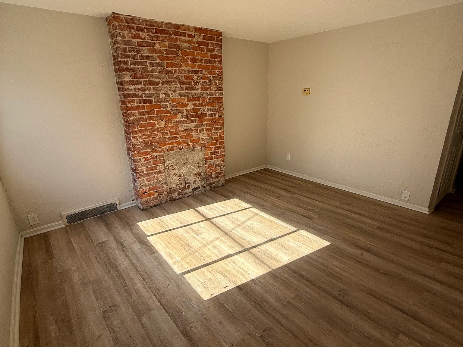 3 bed, 1105 sqft, $1,950 — Photo 2