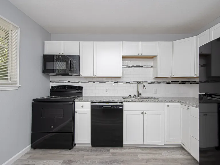 35 Hiland Pl #B — Photo 16