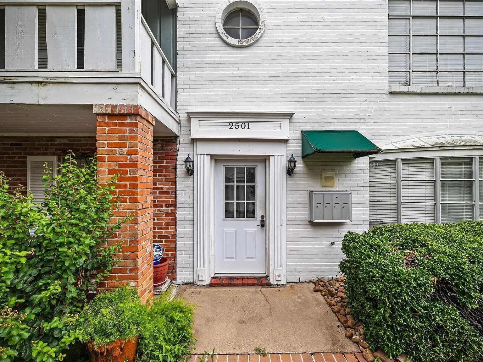 1 bed, 1.0 bath, 788 sqft, $1,050 — Photo 2