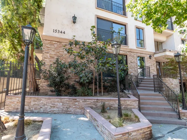 15344 Weddington St, Los Angeles, CA