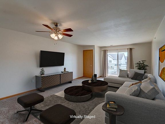 3rd image of 102 Prairie Heights Dr APT 402