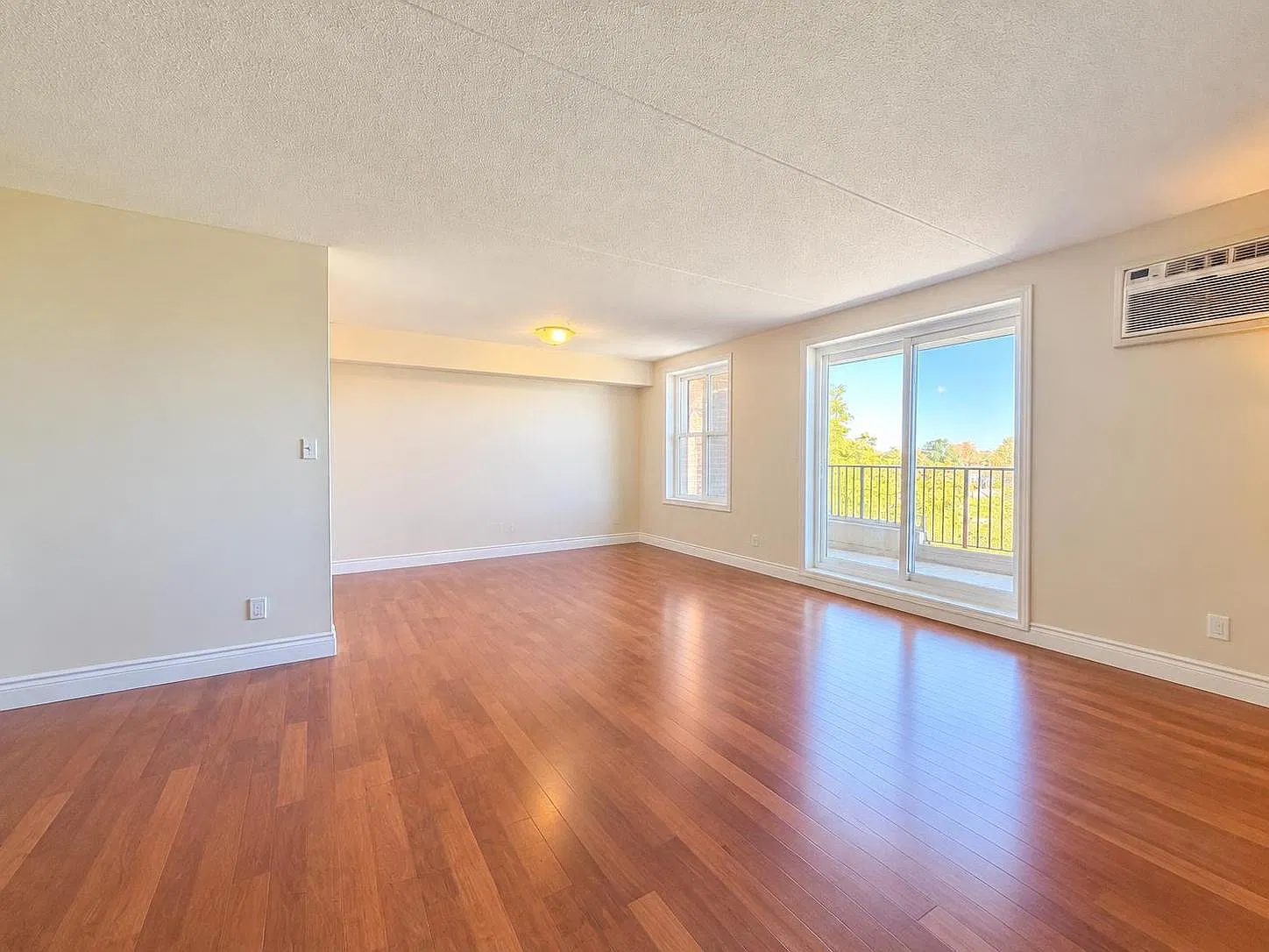 2 bed, $1,400 — Photo 1
