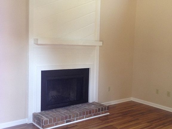 Family room w/new floors