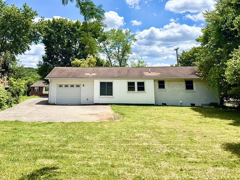 207 Blue Ridge Dr — Photo 36