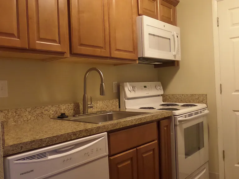 Fieldstone Apartments — Photo 40