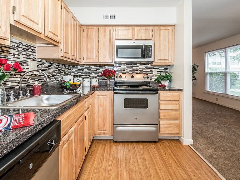 Robin Hill Apartments — Photo 5