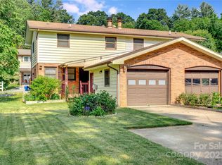 26 Pebblebrook St, Clyde, NC 28721