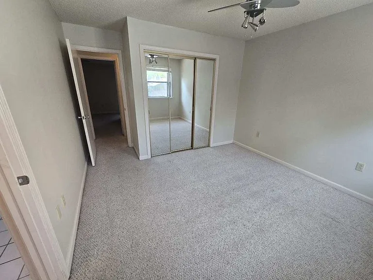 5135 S Oaks Dr — Photo 10