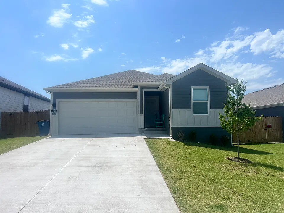 201 NW Granny Smith St